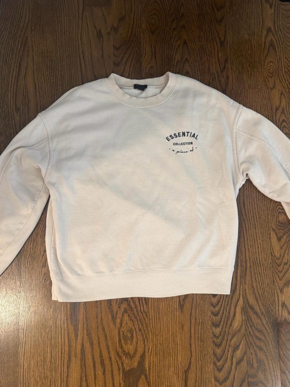 Essential Cream Crewneck Sweatshirt